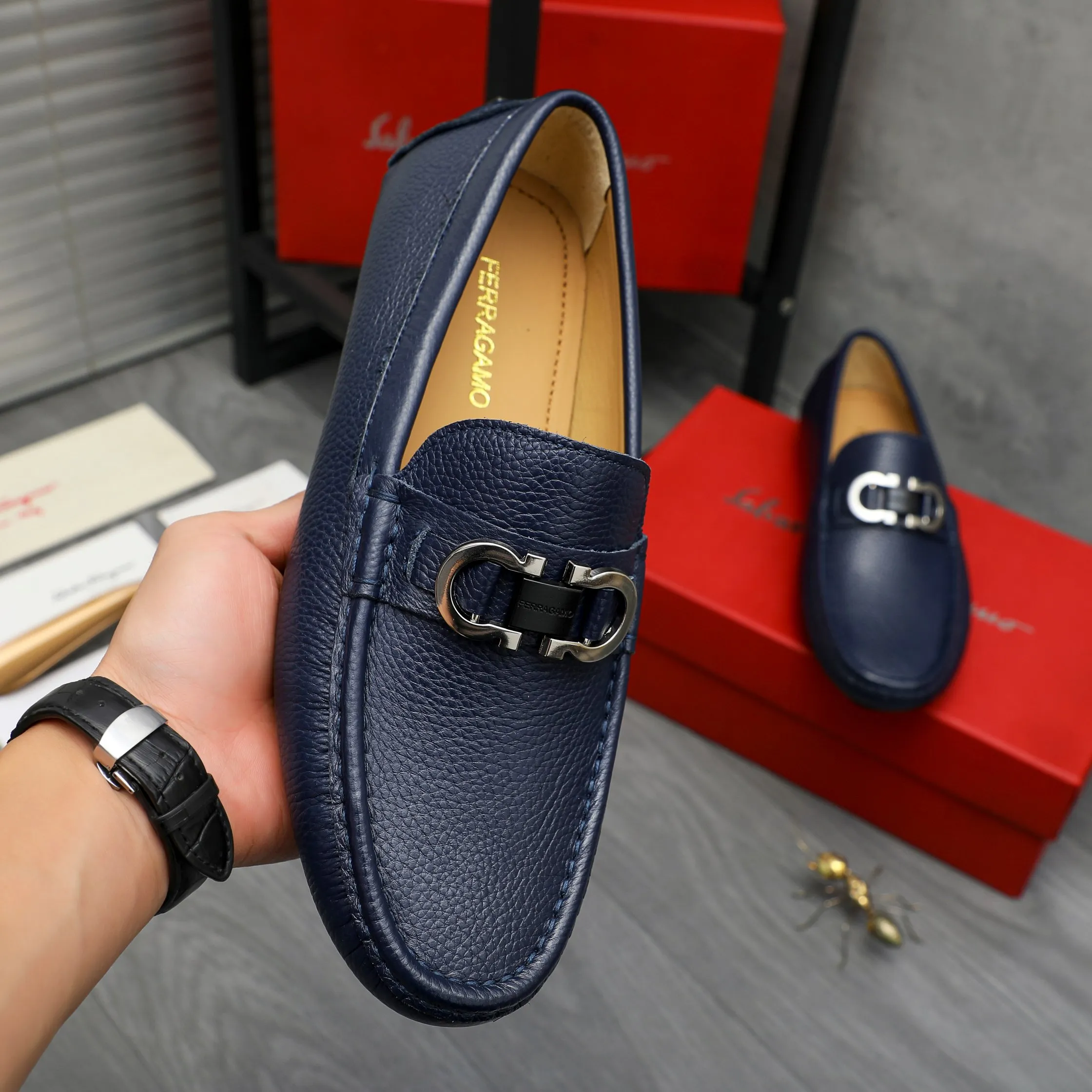 Men's shoes 💰p420 Product trademark: Ferragamo " Ferragamo ] Casual slip-on men's shoes Regular size: 38-44 Product materials: Selected pebbled cowhide upper, sheepskin lining, original rubber outsole
